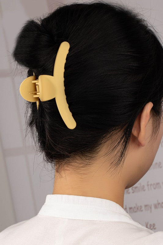 Matte finish curve shape jumbo hair claw clip - Jake J Shop